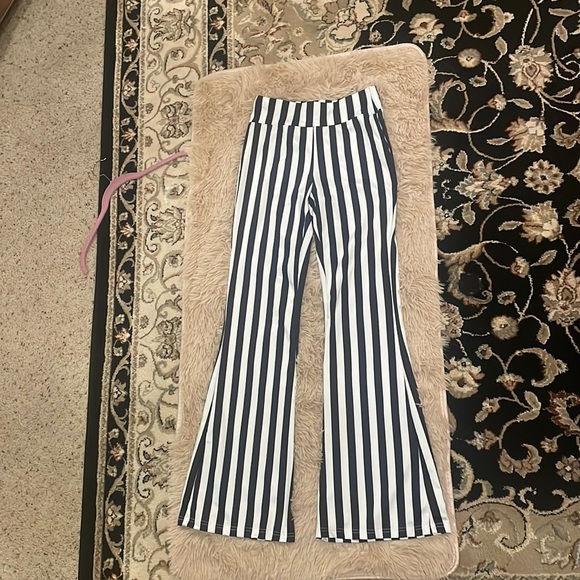 Women’s 2 Piece Black & White Long-sleeve Cardigan & Flared Jegging! - Picture 6 of 11